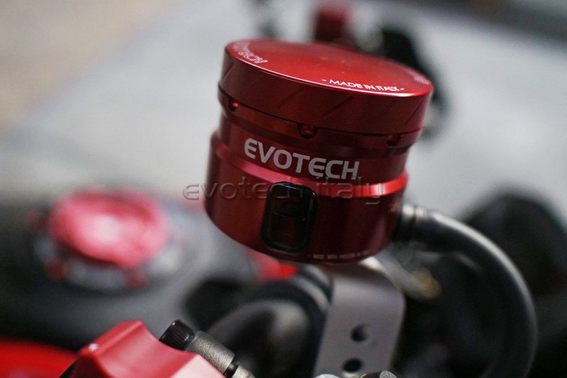 Front Brake Fluid Reservoir With Side Fluid Outlet, Red - Webike Thailand