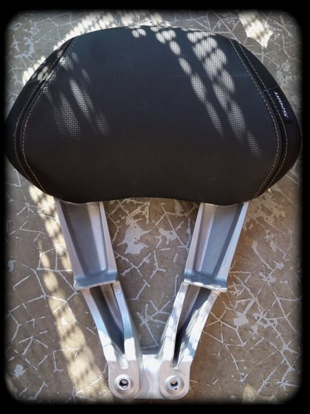 Yamaha Genuine Backrest Cushion Black/Gold | 37P-F843F-40-00 / 37PF843F4000 - Webike Thailand